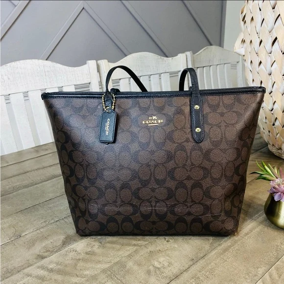 Coach City Tote In Signature Canvas -
Black/ Brown (5696) - Picture 4 of 4
